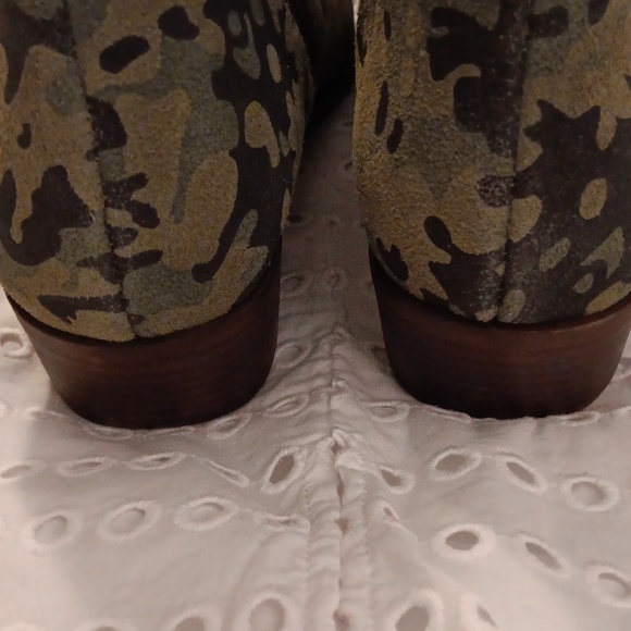 Lucky Brand Camo print Suede Booties Sz 7M - Picture 4 of 8